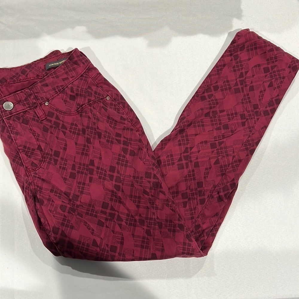 JAG low rise skinny pants. Size 6P.